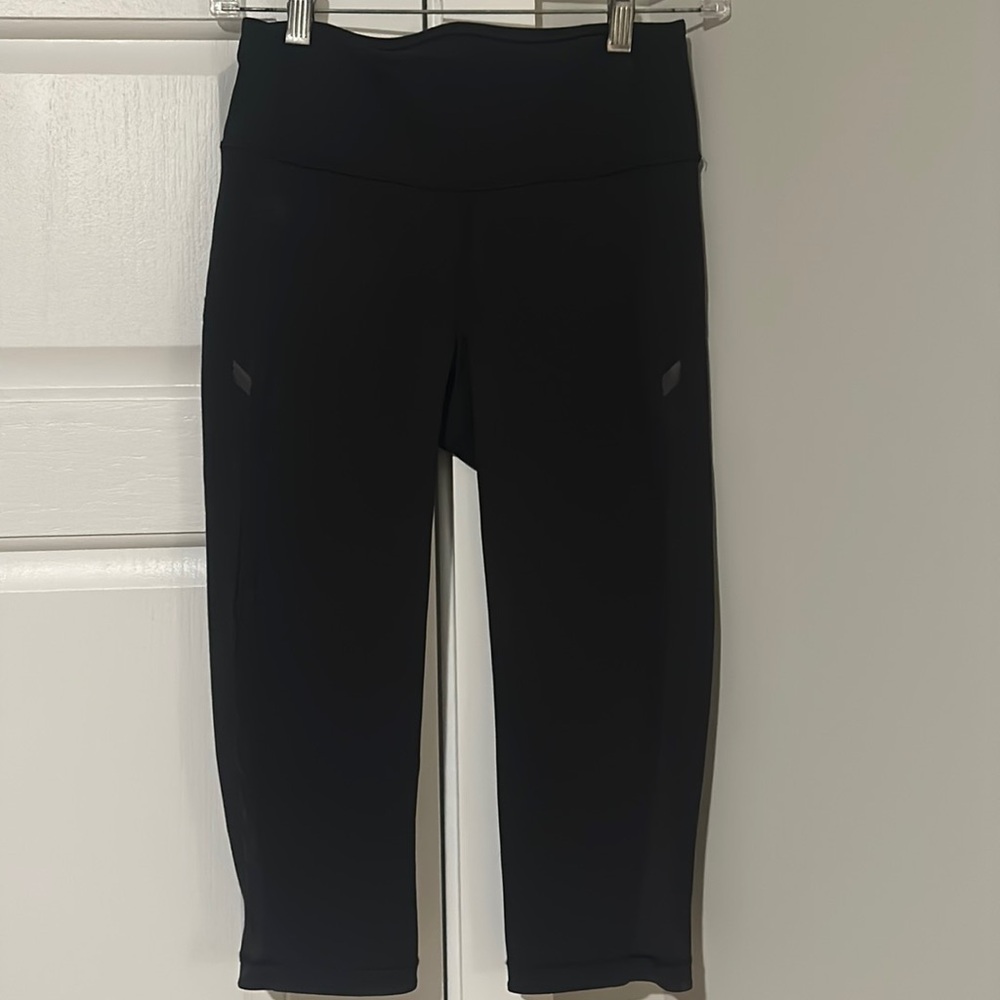 size 4 lulu capris - Picture 1 of 3